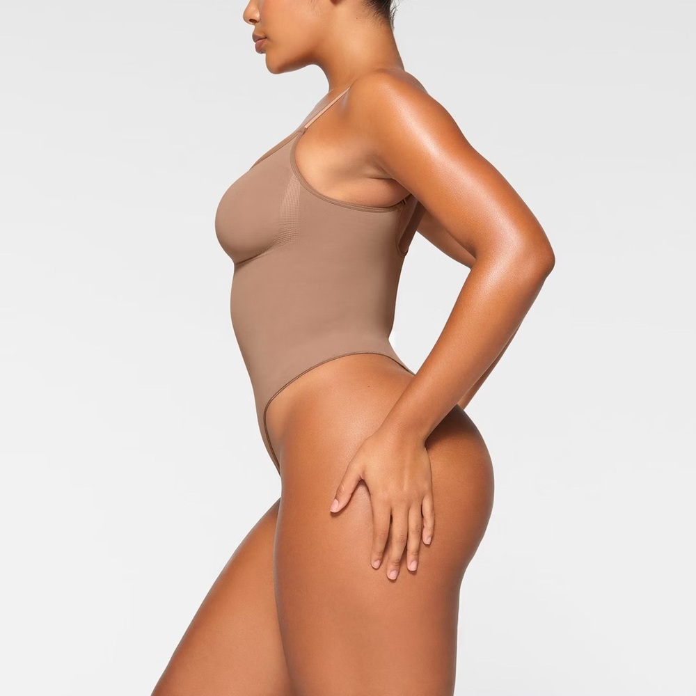 NWT! Skims Seamless Sculpt Scoop Neck Thong Bodysuit